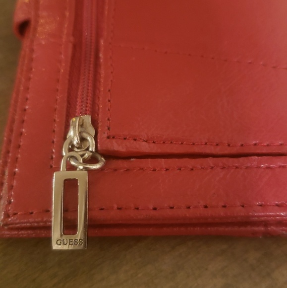 Vintage Red Guess bifold Wallet - Picture 3 of 8
